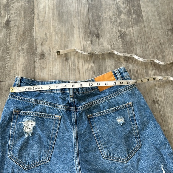 ZARA DISTRESSED HIGH RISE SHORTS size 10 - Picture 6 of 8